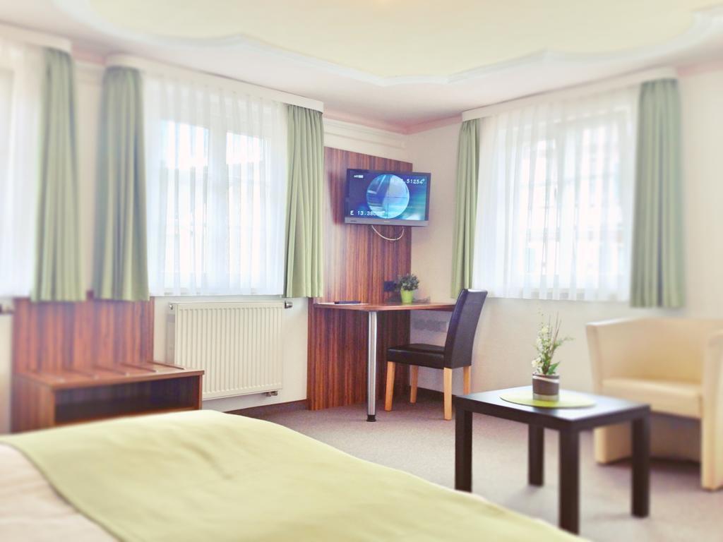 Hotel Garni Goldene Traube Bad Windsheim Room photo